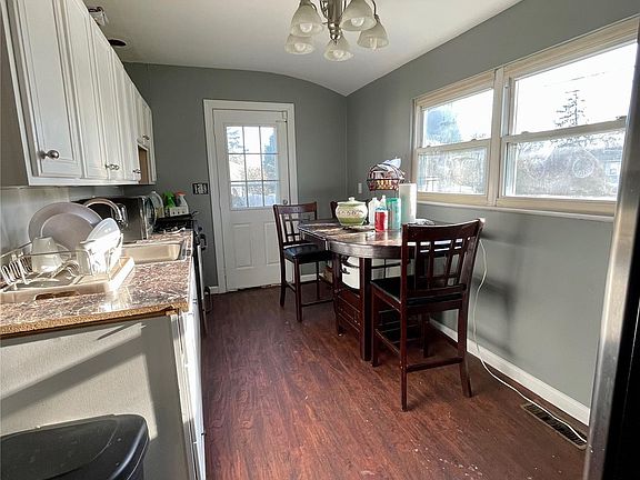 3rd image of 823 Americus Ave E