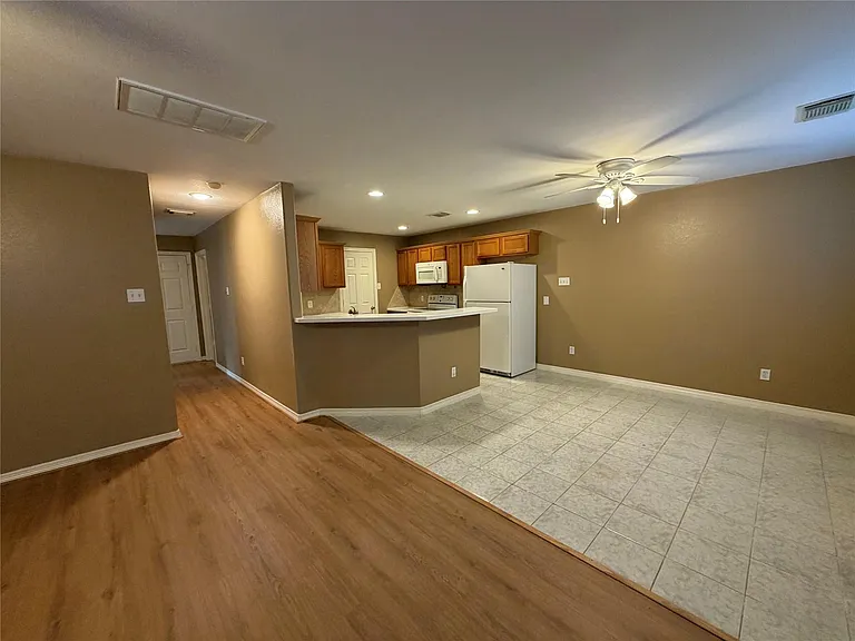 9110 Prairie Trails Dr — Photo 32