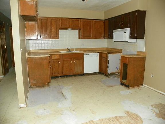 3rd image of 409 E Sherri Ln