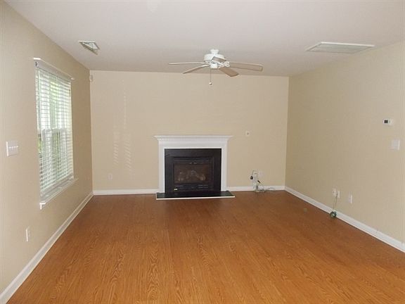 3rd image of 2826 Black Walnut Ln