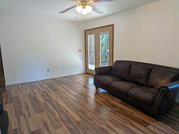 4th image of 18498 Wildwood Dr