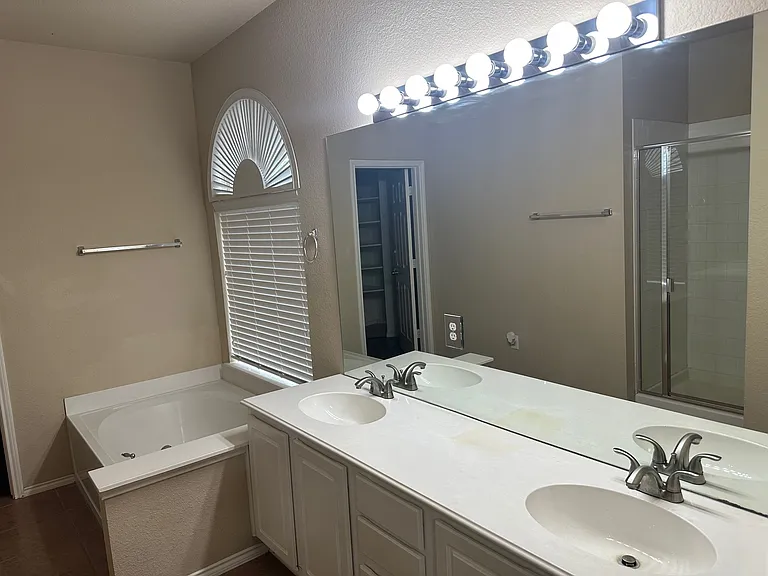 2013 Trinity Ln — Photo 12