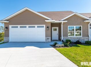604 Titus Ct, Leclaire, IA