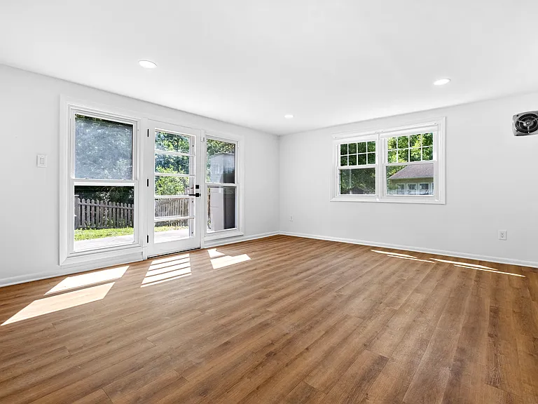 1390 Paxon Pl — Photo 24