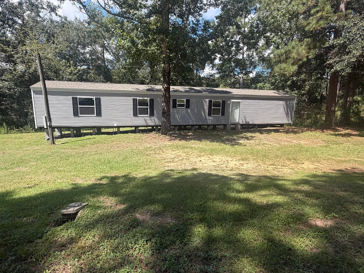4 bed, $895 — Photo 1