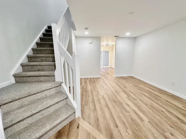 4074 N Course Dr, Charlotte, NC 28277