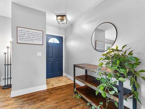 4th image of 15350 Drexel Way