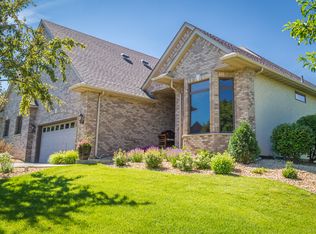 2095 Lake Augusta Dr, Mendota Heights, MN 55120