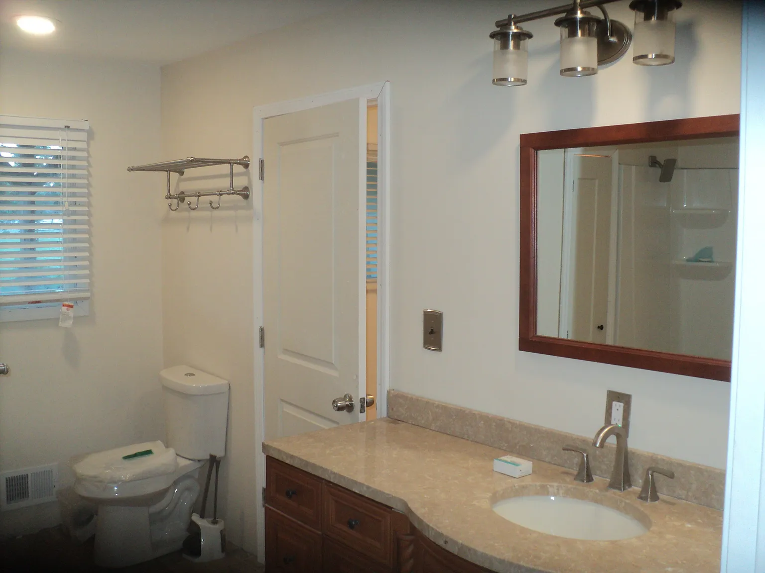 3 bed, 1.5 bath, 1675 sqft, $2,150 — Photo 2