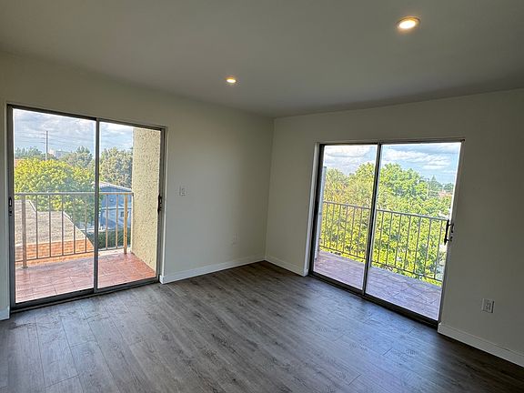 2nd image of 309 S Royal Poinciana Blvd APT 403