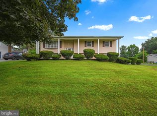 2620 Pinewood Rd, Lancaster, PA 17601