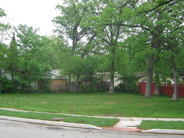 1st image of 218 S Lakeshore Dr