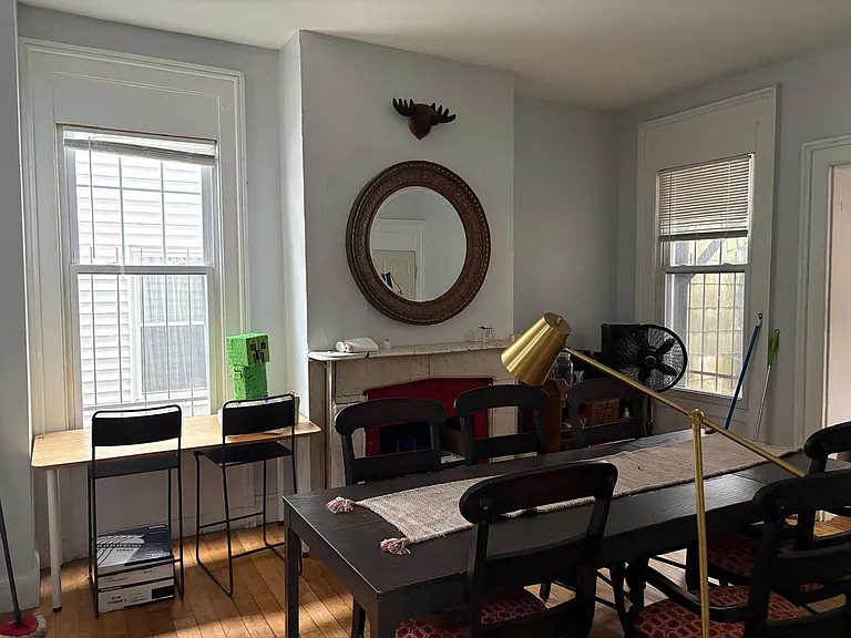 395 Crown St — Photo 4