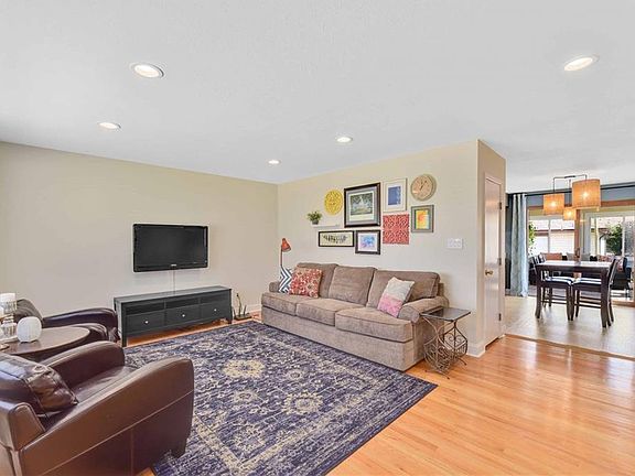 3rd image of 6221 Jamestown Dr
