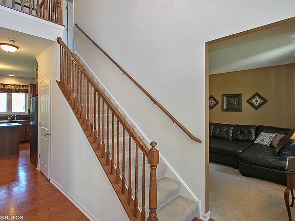 3rd image of 708 Wild Rose Cir