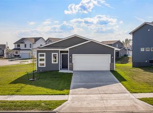 16640 Mill Pond Dr, Urbandale, IA 50323