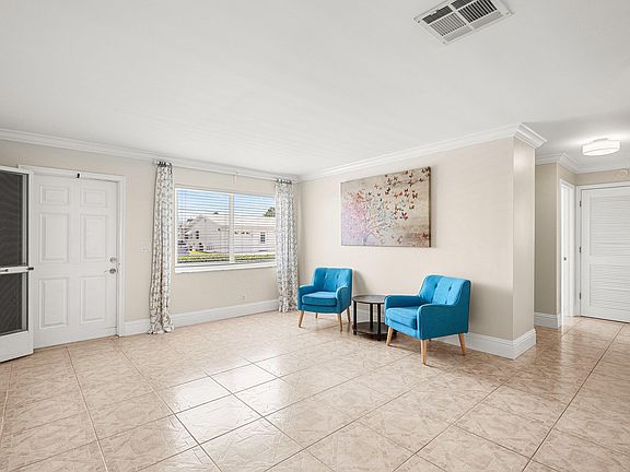 4th image of 2105 SW 14th Place
