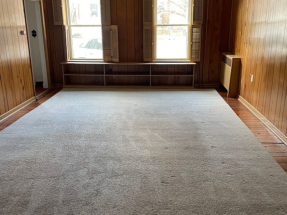 Living Rm pic 1 (from door to middle room)