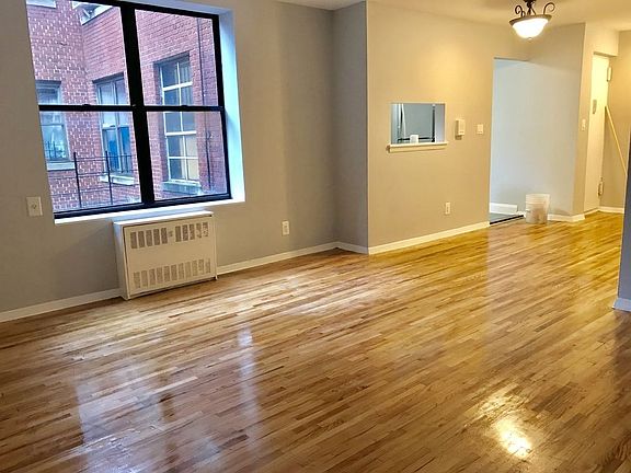 2nd image of 926 Bronx Park S APT 4E