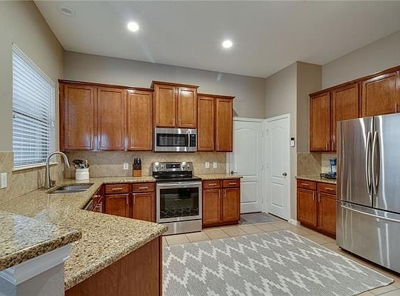 5th image of 1932 Lantana Ln