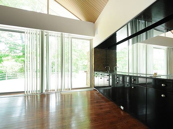 3rd image of 53 Glendale Dr