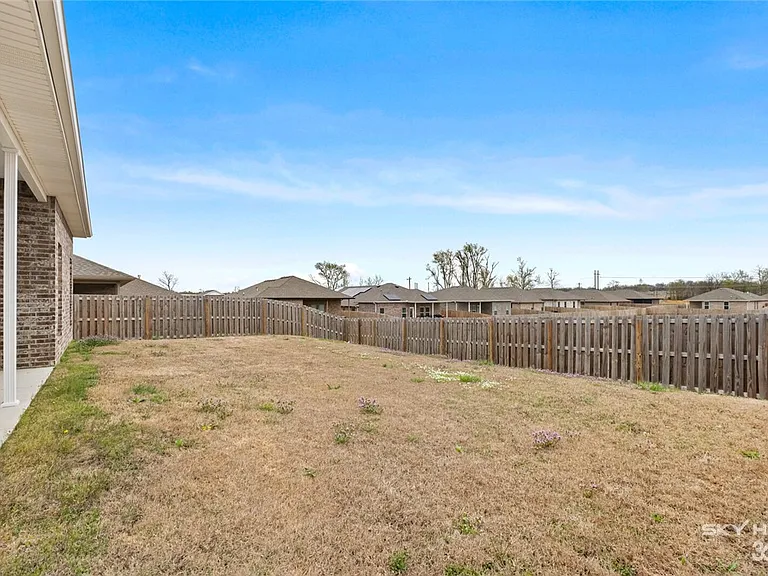 6102 NW Hoover St — Photo 35