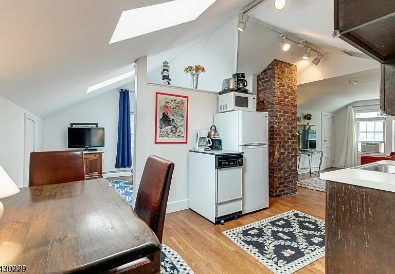 34 Fairview Ave #2 — Photo 16