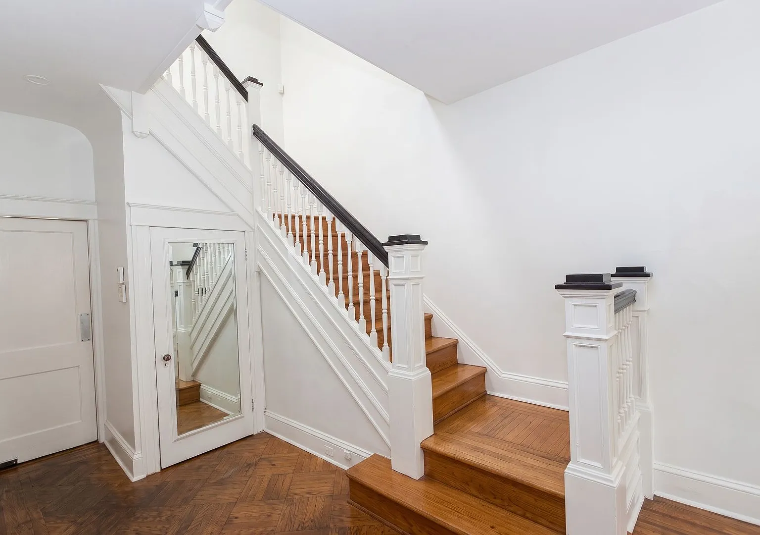 2027! Off Campus Charles Village 4bd/1ba Home with W/D, HW and more! — Photo 4
