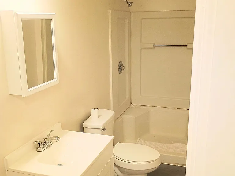115 E Franklin St #3 — Photo 5