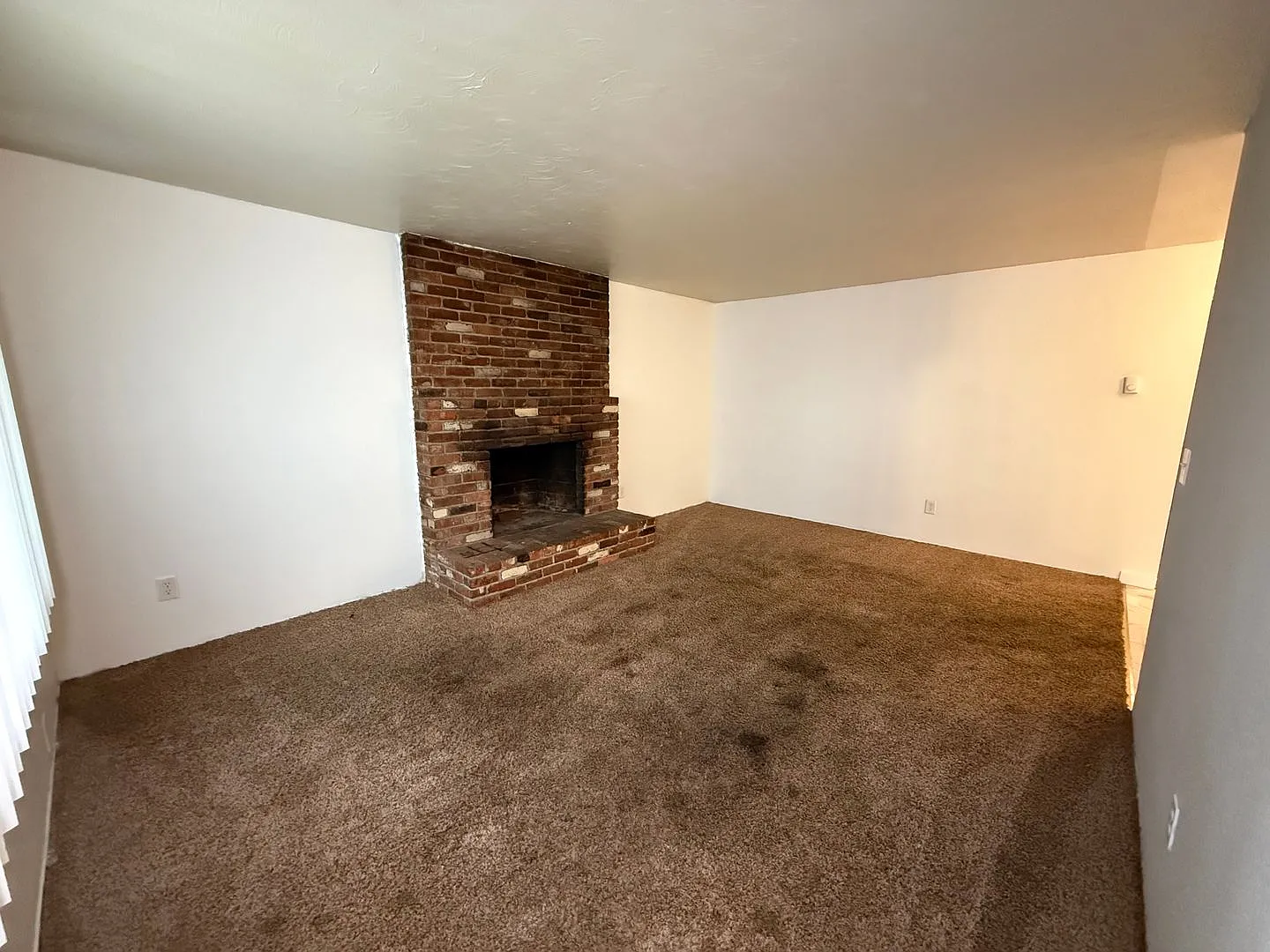 943 East Augusta Avenue — Photo 2