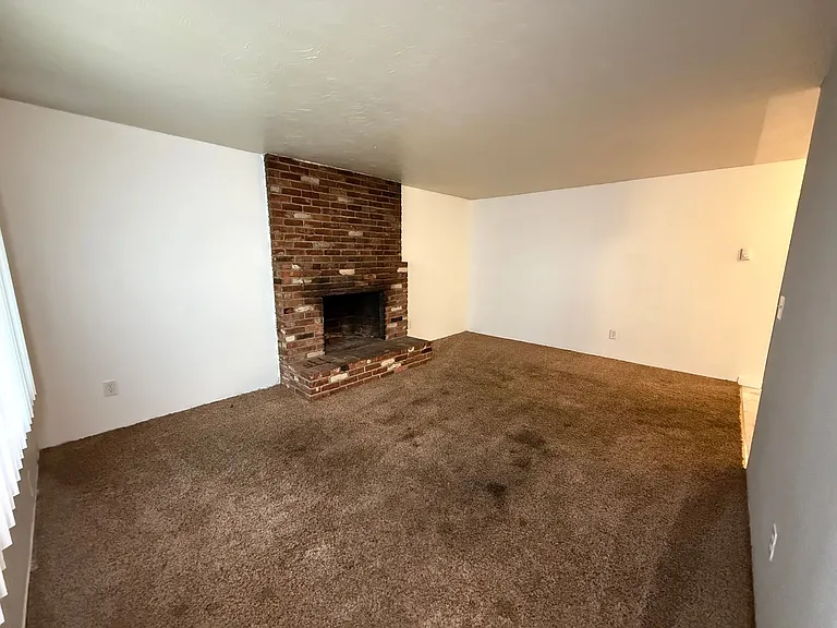 943 East Augusta Avenue — Photo 20