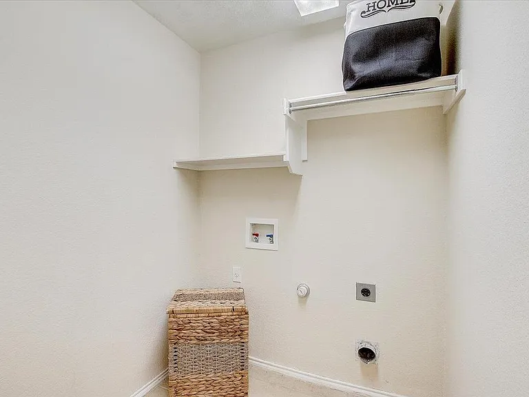 537 Golden Creek Dr — Photo 23