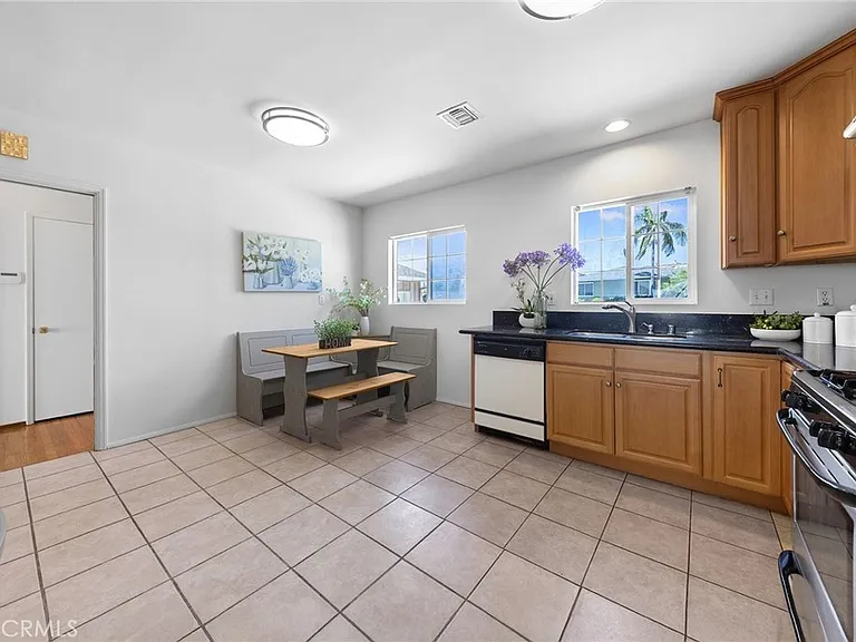 1003 Langley Way — Photo 8