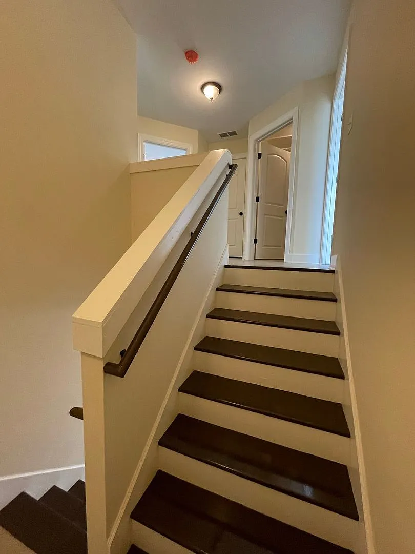 Pre-Leasing Now for 2026 UK School Year! — Photo 3