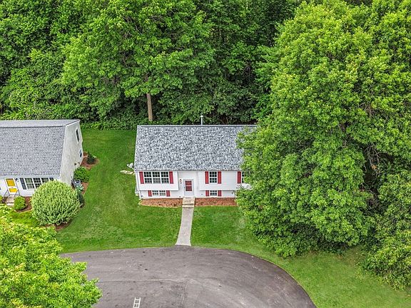4th image of 1020 Somerset Ave #15
