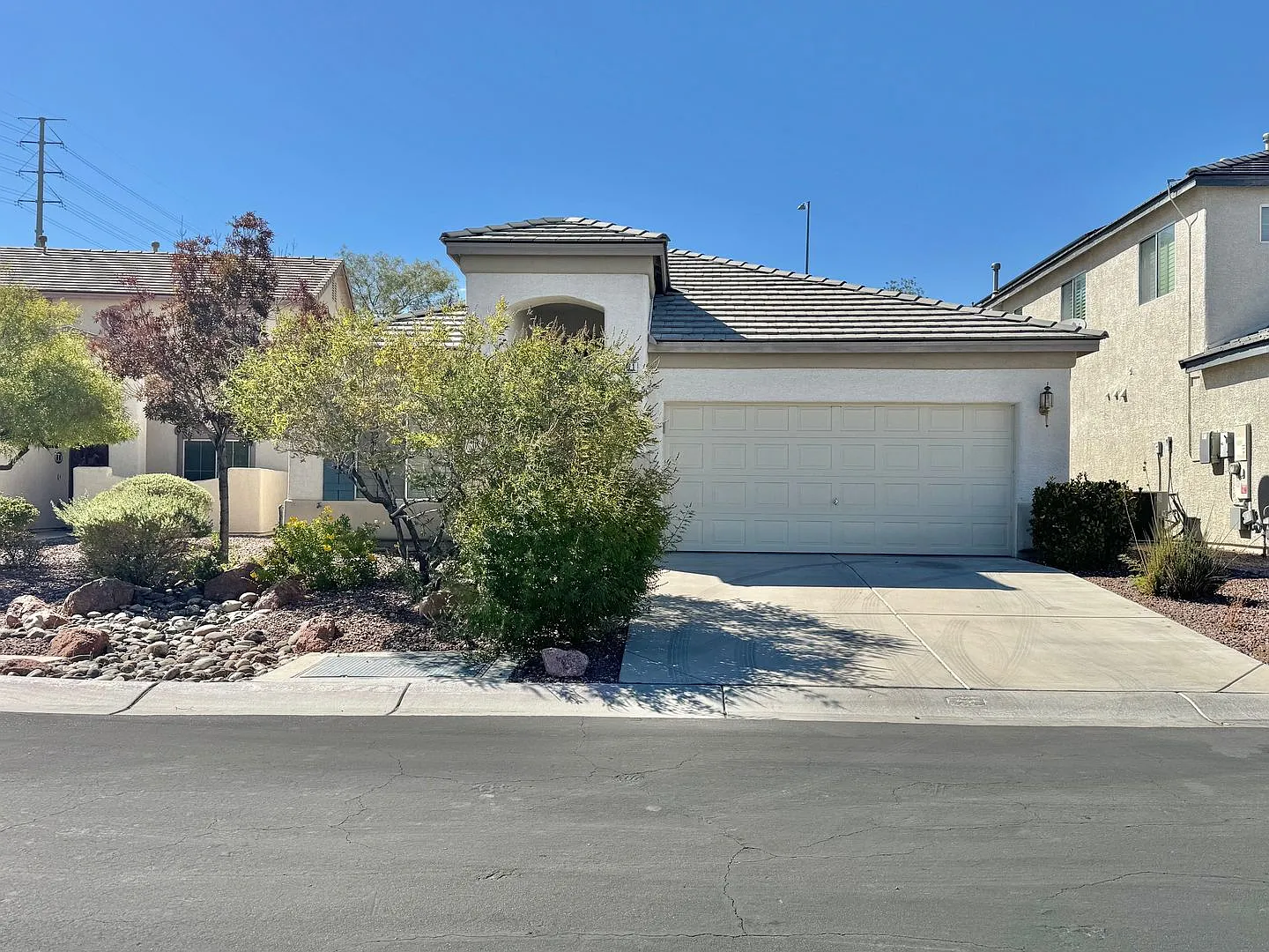 Stunning Single-Family Home 3/ Bedroom / 2 Full Baths, With 2 Car Garage! — Photo 1