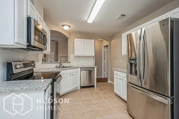 606 Moonwalk St — Photo 5