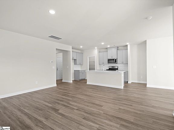 5th image of 134 Martel Dr