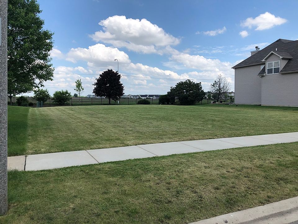 2nd image of 25746 Meadowland Cir