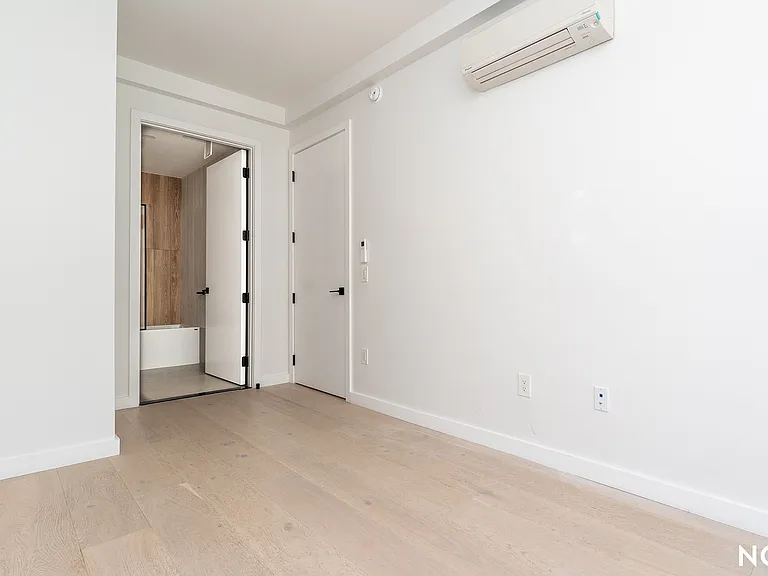 37-25 32nd St #4B — Photo 5