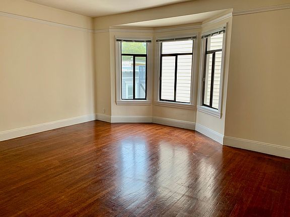 2nd image of 2453 Lombard St APT 101