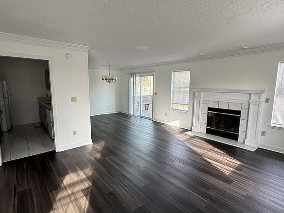 Living Room/Dining