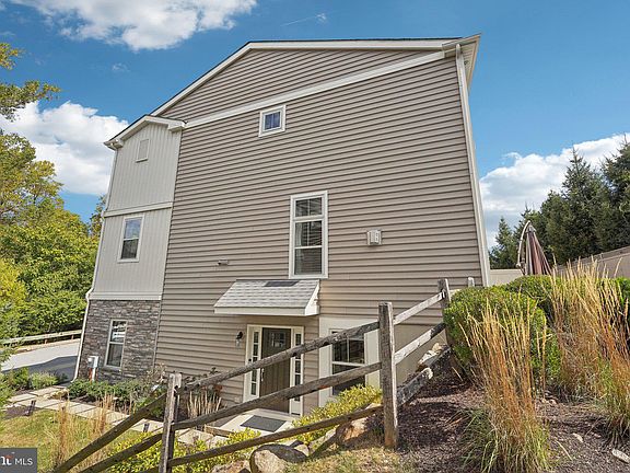 3rd image of 7 Treyburn Dr