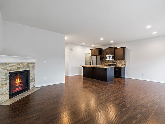 3rd image of 419 200th St SW