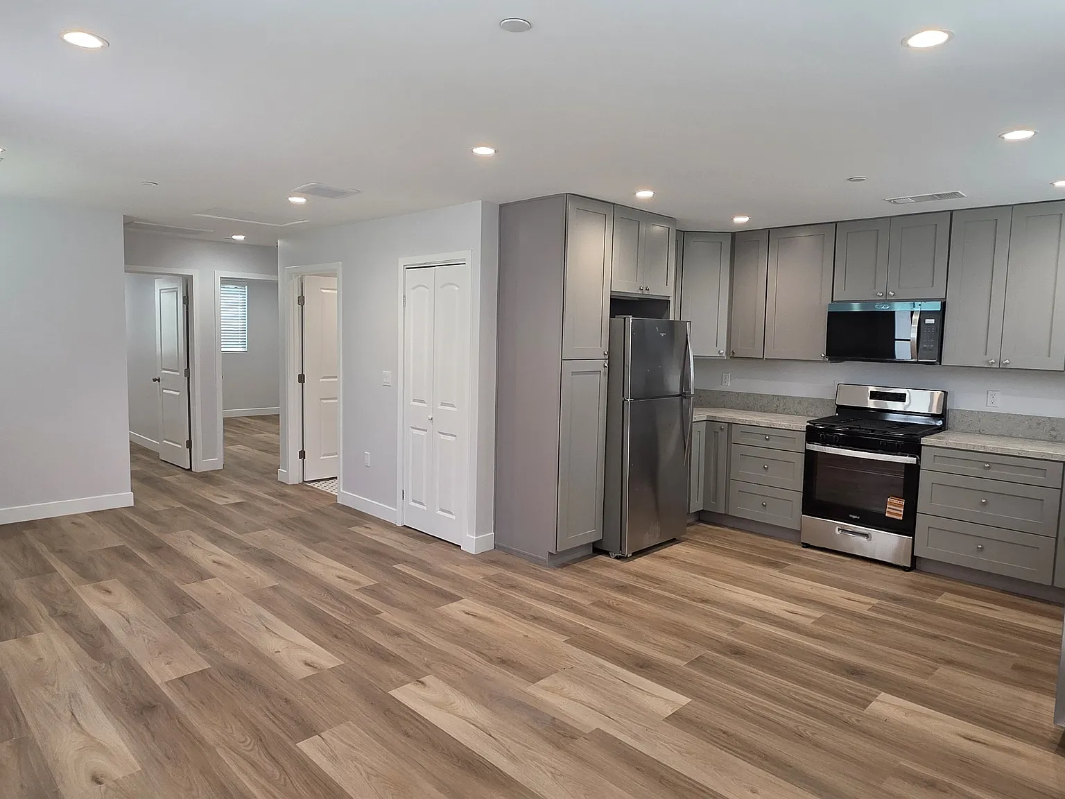 2 bed, 825 sqft, $2,975 — Photo 1