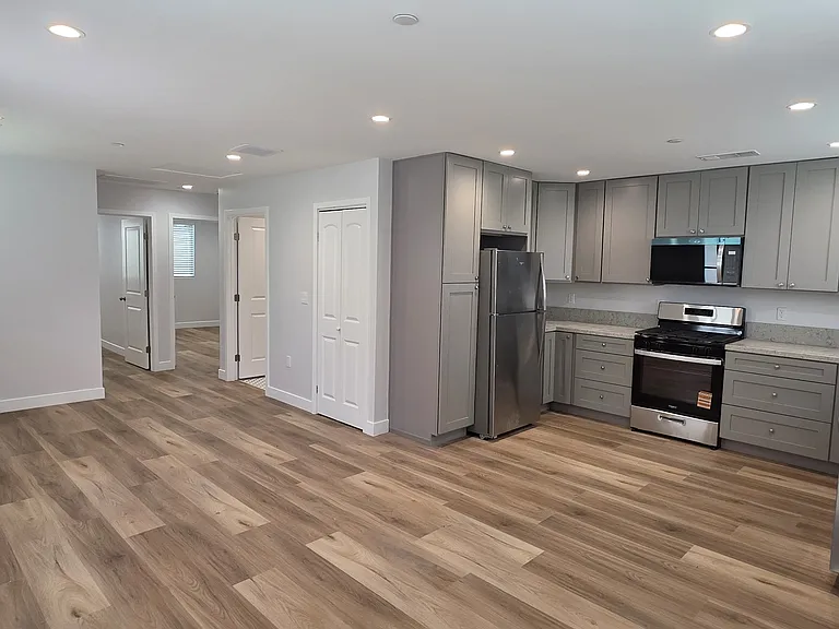 1695 N Oxford Ave #2 — Photo 1