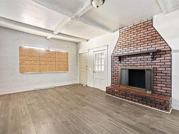 4th image of 2810 S Harvey Ave