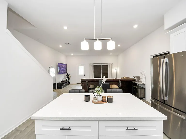 4613 Ireland St #B — Photo 8