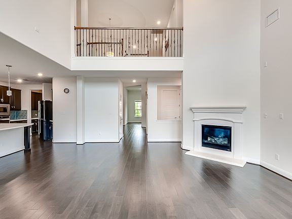 4th image of 4221 Valley Oaks Dr
