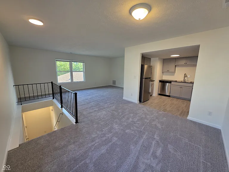 10207 Penrith Dr — Photo 2
